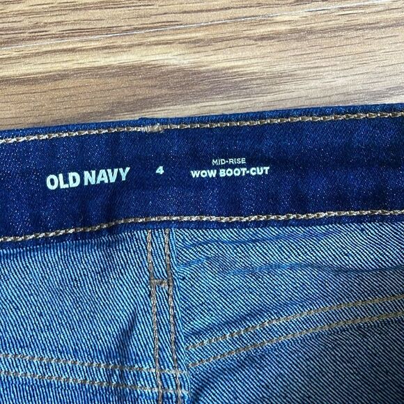 Old Navy Mid-Rise Wow Bootcut Jeans – Size 4 in Dark Wash New - Picture 3 of 9